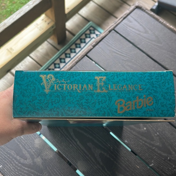 ✨Vintage Victorian Elegance Barbie Doll ~ 1994 ✨ - Picture 8 of 13